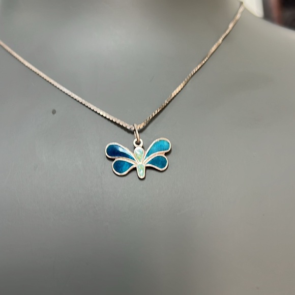 Silver toned necklace with enameled butterfly 🦋 pendant - Picture 1 of 6